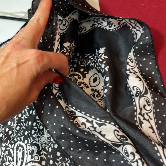 Bandana Print black white tunic SATIN VNECK Flowy ornate tribal pullover 1X TOP - Picture 6 of 14